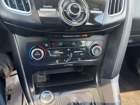 Used 2017 Ford Focus SEL FWD image 17