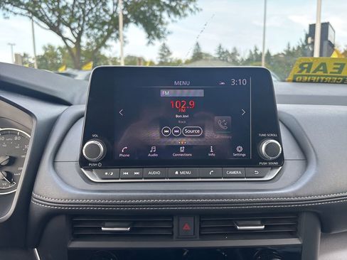 Used 2024 Nissan Rogue SV image 23