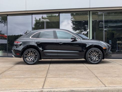 Used 2025 Porsche Macan image 8