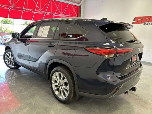 Certified 2021 Toyota Highlander Limited AWD/4WD image 6