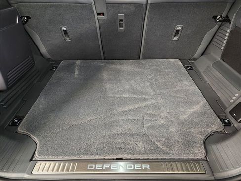 Used 2026 Land Rover Defender 110 OCTA image 33