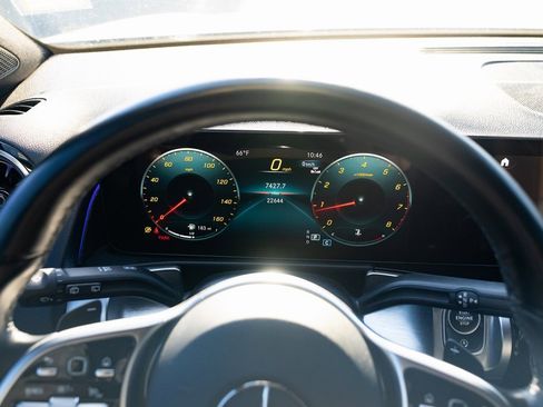 Used 2023 Mercedes-Benz GLB 250 4MATIC image 12