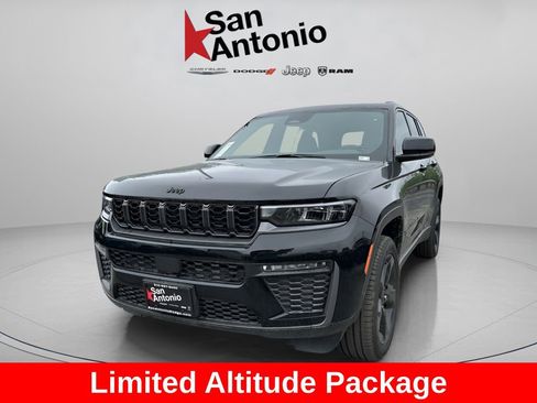 New 2026 Jeep Grand Cherokee Limited w/ Limited Altitude Package AWD/4WD image 4