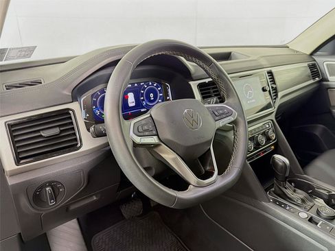 Used 2023 Volkswagen Atlas SE w/ Panoramic Sunroof Package AWD/4WD image 9