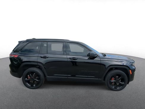 Certified 2024 Jeep Grand Cherokee Altitude AWD/4WD image 9
