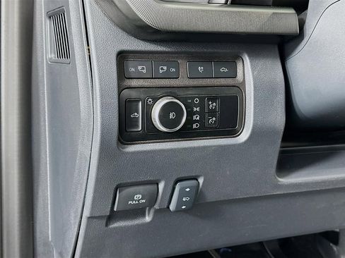 Used 2024 Ford F350 Platinum image 34