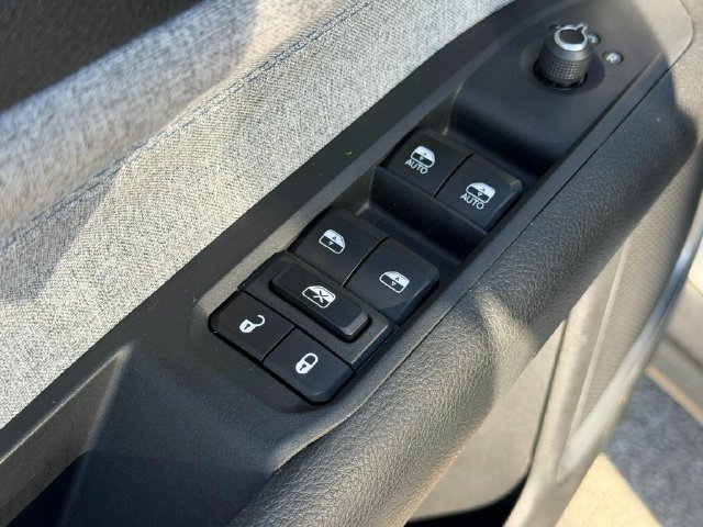Used 2024 Jeep Compass Latitude AWD/4WD image 18