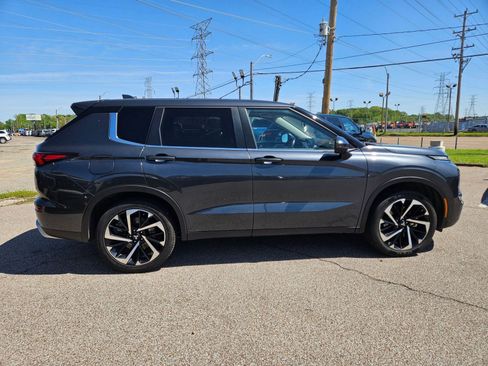 Used 2024 Mitsubishi Outlander SE AWD/4WD image 9