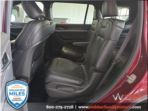 Used 2024 Jeep Grand Cherokee L Limited w/ Black Appearance Package AWD/4WD image 14