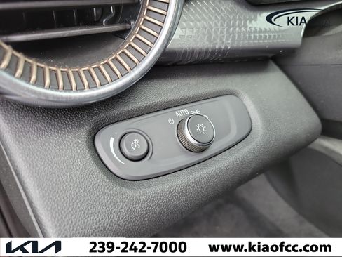 Used 2024 Chevrolet Trax ACTIV w/ Driver Confidence Package FWD image 19