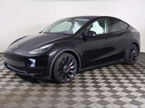 Used 2024 Tesla Model Y Performance AWD/4WD image 11