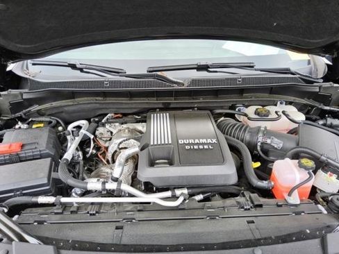 Used 2025 Chevrolet Tahoe High Country image 3