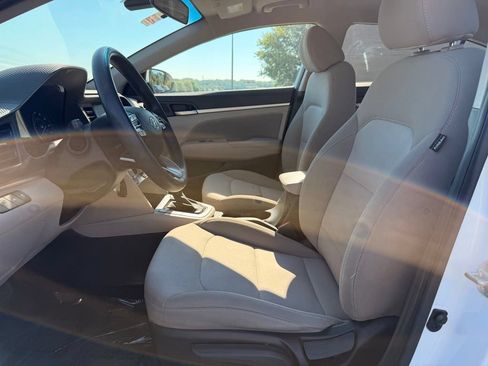 Used 2019 Hyundai Elantra SEL FWD image 2