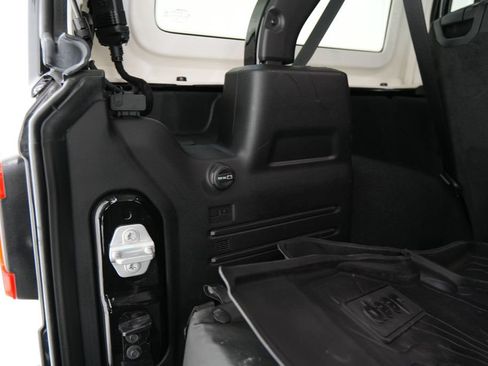 Used 2022 Jeep Wrangler Unlimited Sahara AWD/4WD image 32