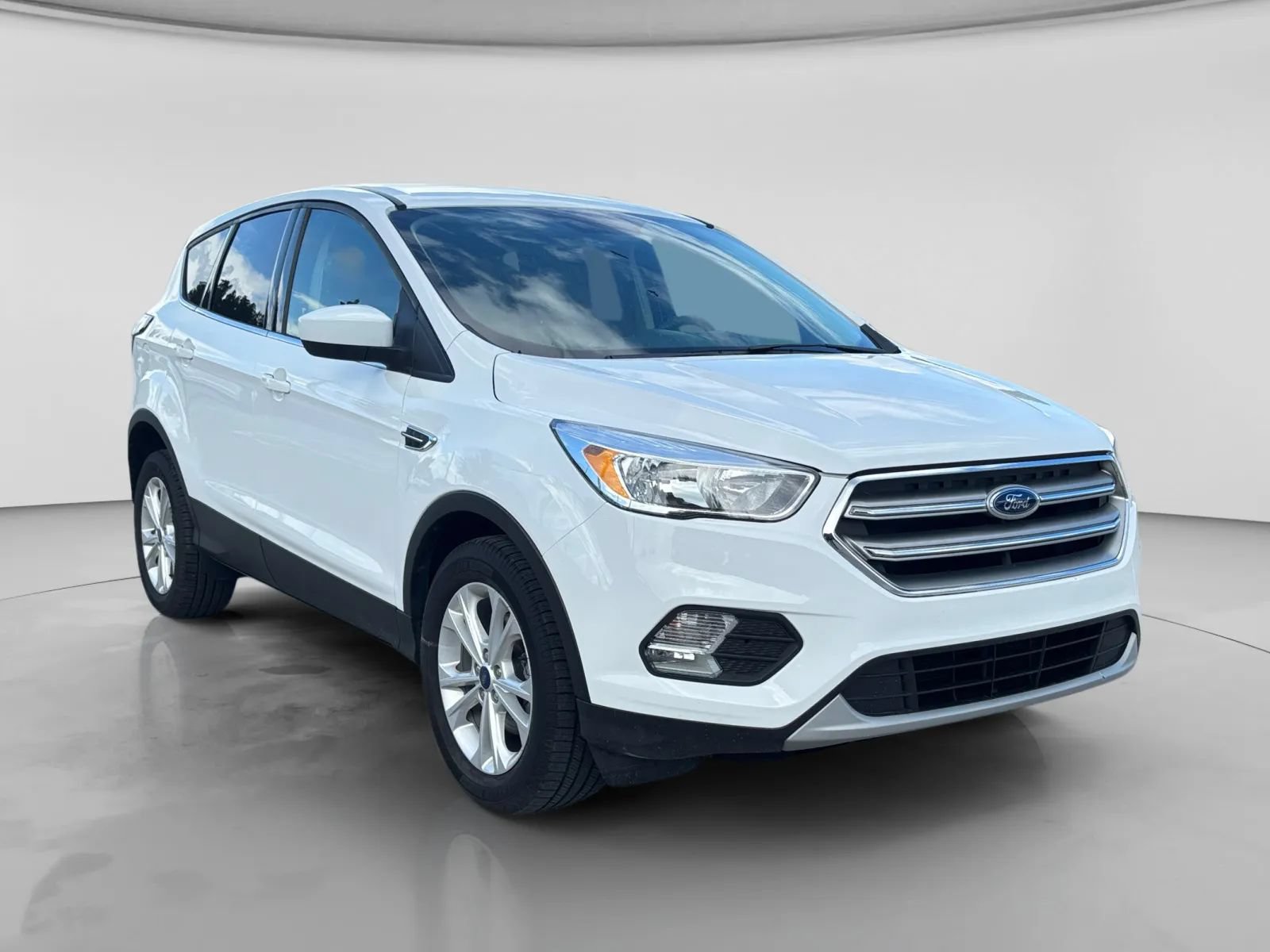 Used 2017 Ford Escape SE FWD image 7