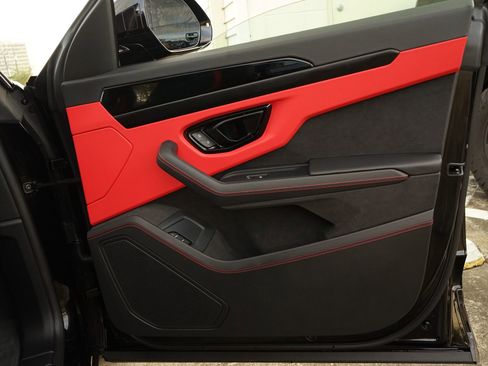 Used 2026 Lamborghini Urus SE image 27