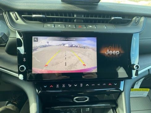 New 2026 Jeep Grand Cherokee Altitude image 17