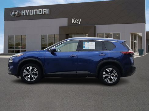 Used 2021 Nissan Rogue SV w/ Premium Package image 5