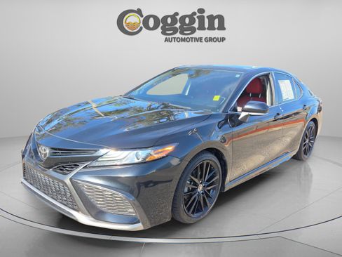 Used 2021 Toyota Camry XSE image 1