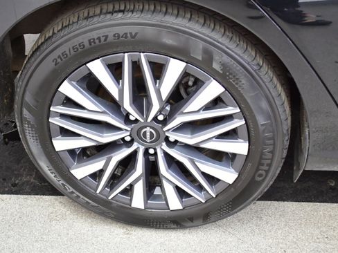 Used 2025 Nissan Altima 2.5 SV FWD image 34