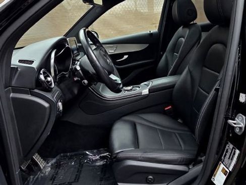 Used 2019 Mercedes-Benz GLC 300 4MATIC w/ AMG Line image 12