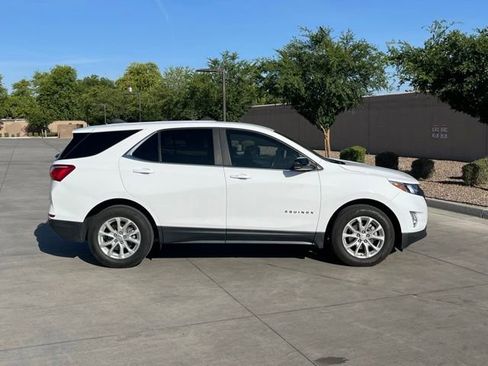 Used 2021 Chevrolet Equinox LT FWD image 2
