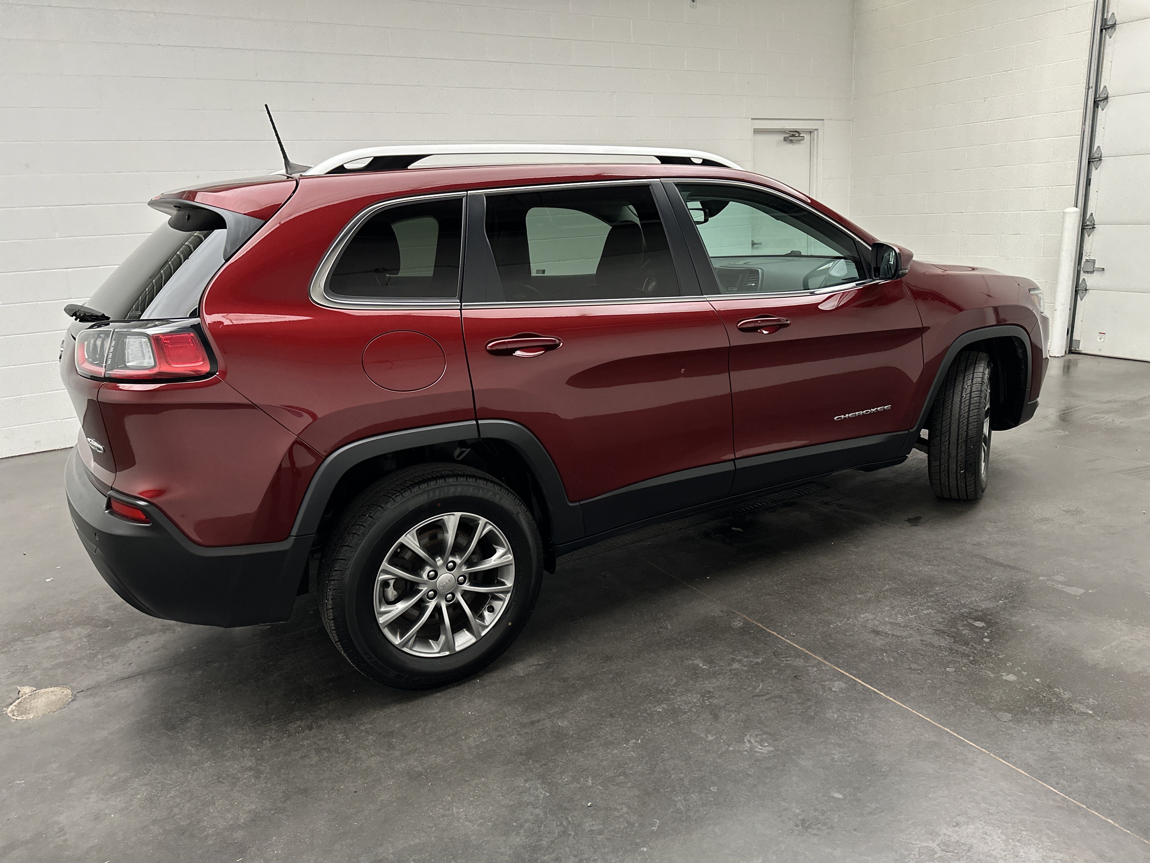Used 2020 Jeep Cherokee Latitude Plus w/ Comfort/Convenience Group AWD/4WD image 8