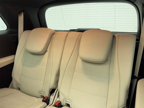 Used 2025 Mercedes-Benz GLS 450 4MATIC w/ AMG Line Exterior image 43