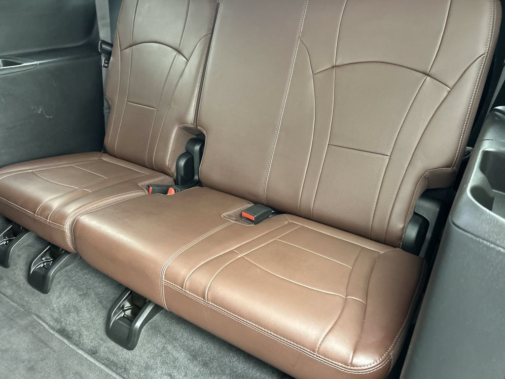 Used 2020 Buick Enclave Avenir w/ Avenir Technology Package FWD image 35