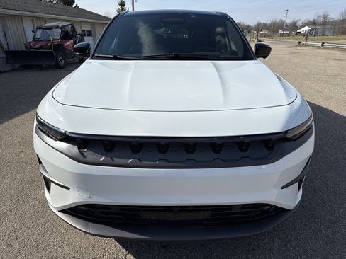 Used 2024 Jeep Wagoneer Launch Edition image 13