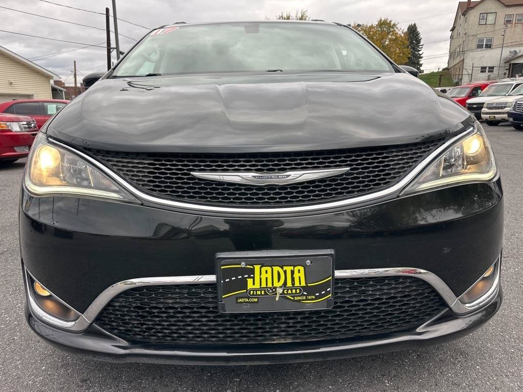 Used 2017 Chrysler Pacifica Touring Plus w/ Tire & Wheel Group FWD image 9