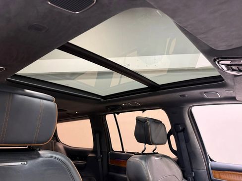 Used 2022 Jeep Grand Wagoneer Series II w/ Premium Group II image 35