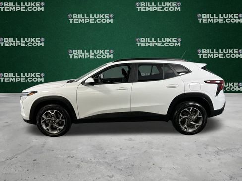 Used 2025 Chevrolet Trax LT image 9