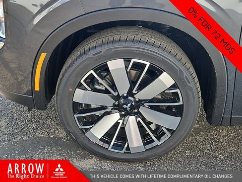 New 2025 Mitsubishi Outlander SE image 17