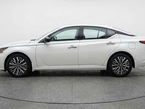 Used 2025 Nissan Altima 2.5 SV image 5