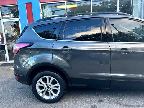 Used 2018 Ford Escape SE image 11