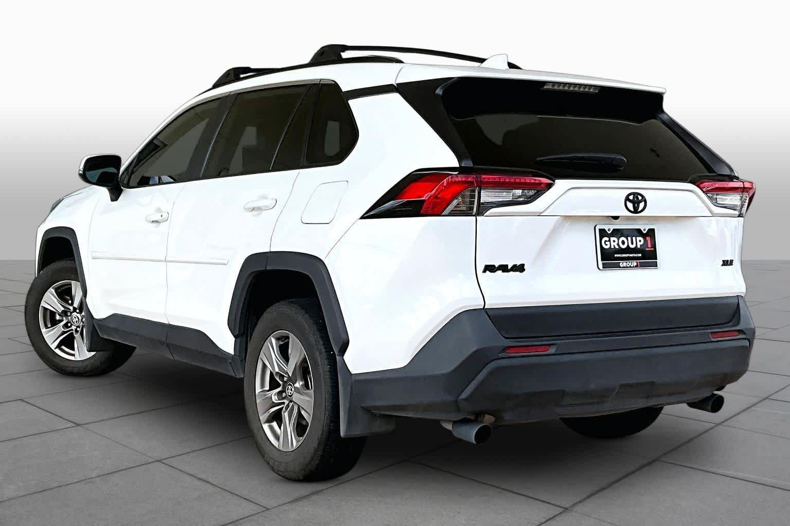 Used 2024 Toyota RAV4 XLE w/ Convenience Package FWD image 11