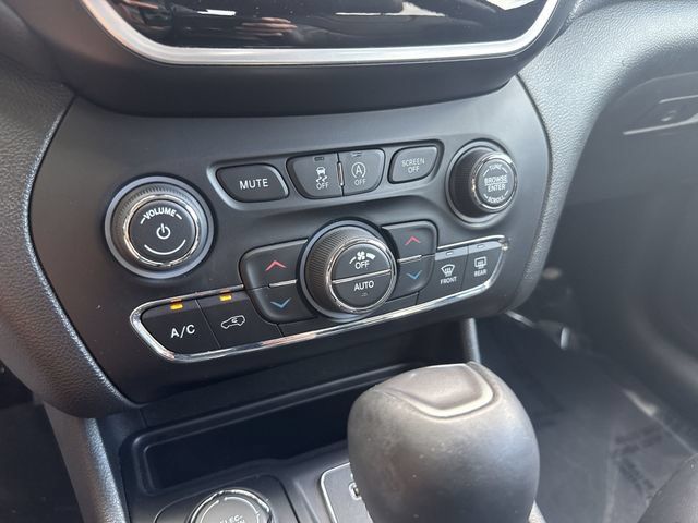 Used 2019 Jeep Cherokee Limited w/ Technology Group AWD/4WD image 24