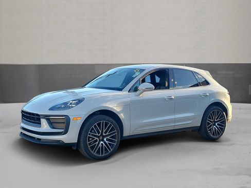 Used 2022 Porsche Macan AWD/4WD image 1