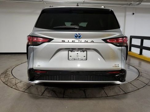 Used 2021 Toyota Sienna XSE w/ XSE Plus Package image 7