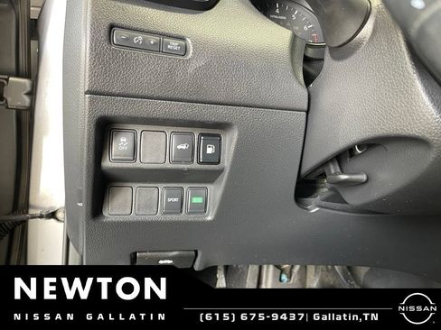 Used 2018 Nissan Rogue SV FWD image 30