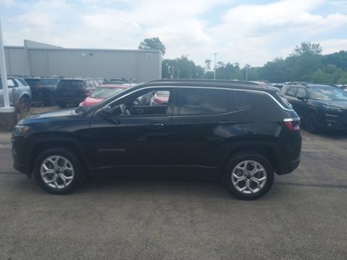 Used 2025 Jeep Compass Latitude AWD/4WD image 4