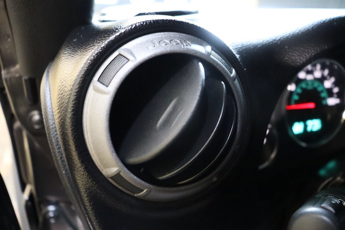 Used 2017 Jeep Wrangler Unlimited Sport w/ Connectivity Group AWD/4WD image 39