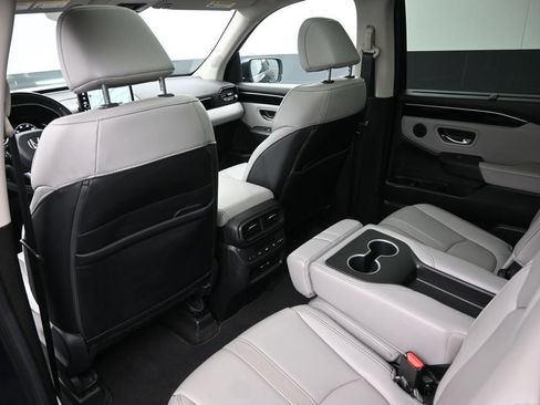 Certified 2024 Honda Pilot Touring image 16