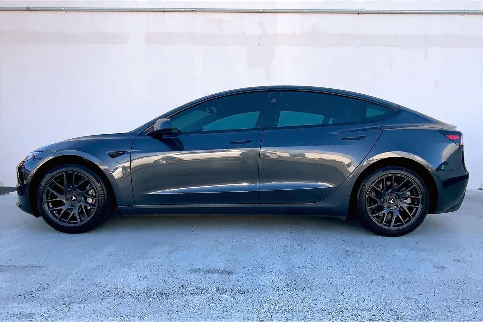 Used 2024 Tesla Model 3 Standard Range RWD image 3