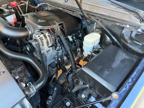 Used 2010 Chevrolet Avalanche LT w/ Regional Value Package image 14