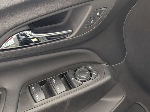 Used 2024 Chevrolet Equinox LT FWD image 11