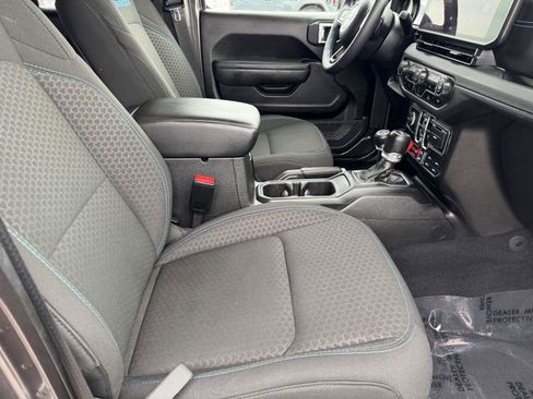 Used 2025 Jeep Wrangler Unlimited Rubicon 4xe w/ Convenience Group image 9