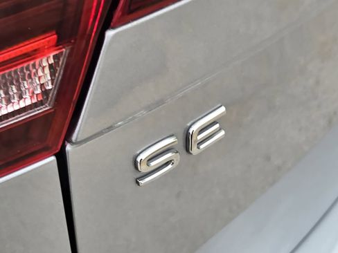 Used 2023 Volkswagen Tiguan SE R-Line image 15