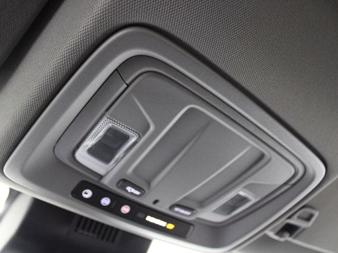 Used 2024 Chevrolet Silverado 1500 Custom image 17